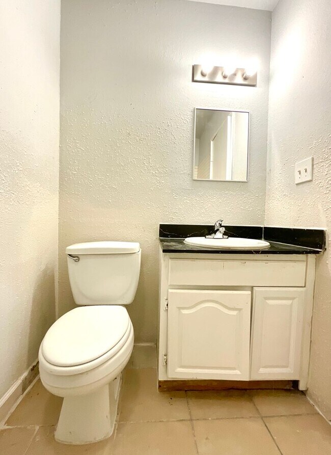 Building Photo - Lovely 3 Bedroom/ 2 Bath Home In Converse, TX!