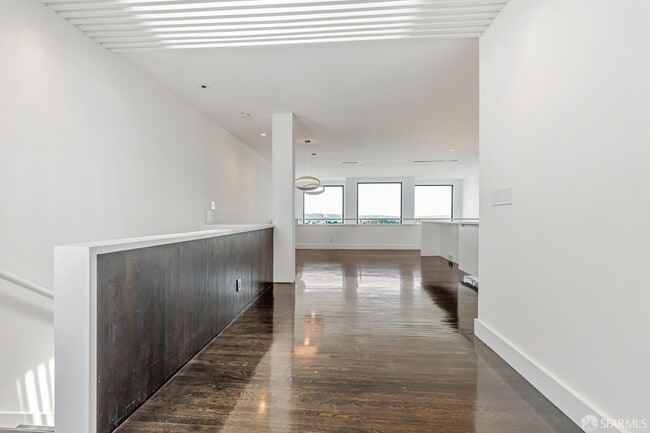 Building Photo - 69 Uranus Terrace