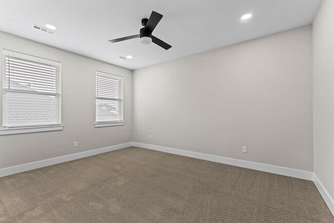 Building Photo - 3505 SW Radiance Ave