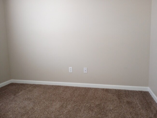 Building Photo - 3 Bedroom 2.5 Bathrooms