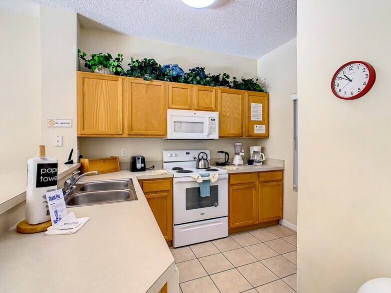 Building Photo - 8410 Blue Lagoon Dr