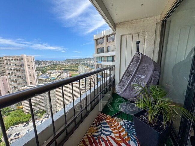 Building Photo - 2333 Kapiolani Blvd