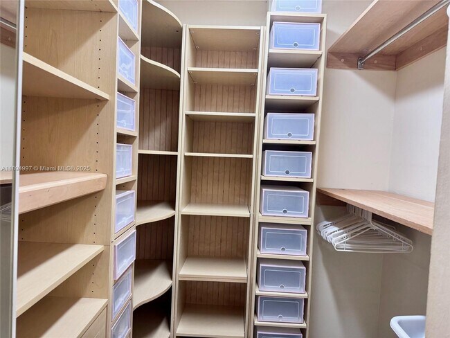 Building Photo - 6061 Collins Ave