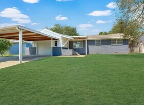 Building Photo - 411 W Douglas Dr