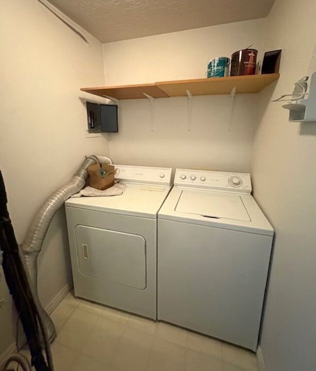 Building Photo - 2 Bedroom Condo in Millcreek!