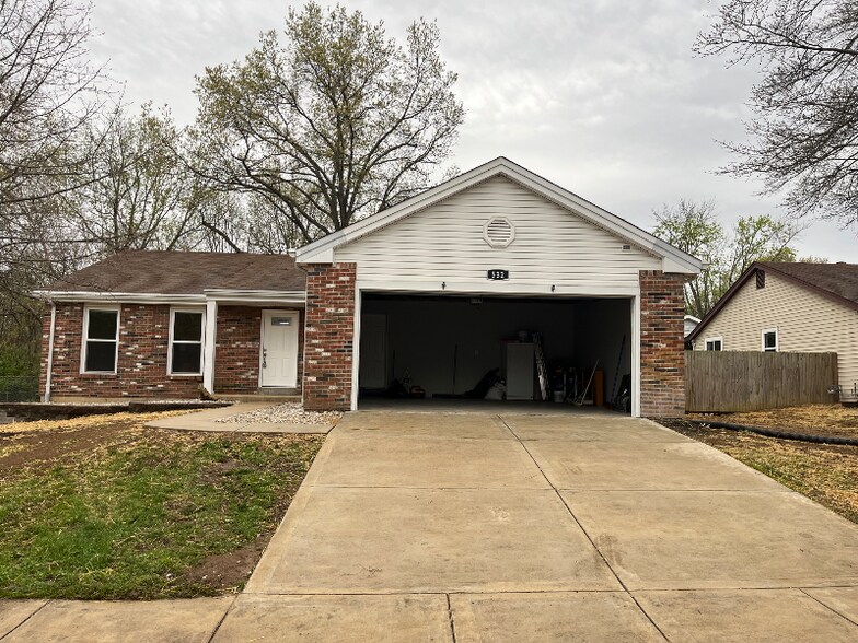 Building Photo - 592 May Valley Dr