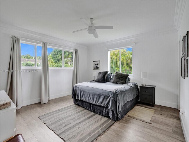 Building Photo - 13555 SW 74th Ave