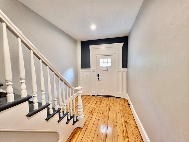 Building Photo - 73 Vernon St