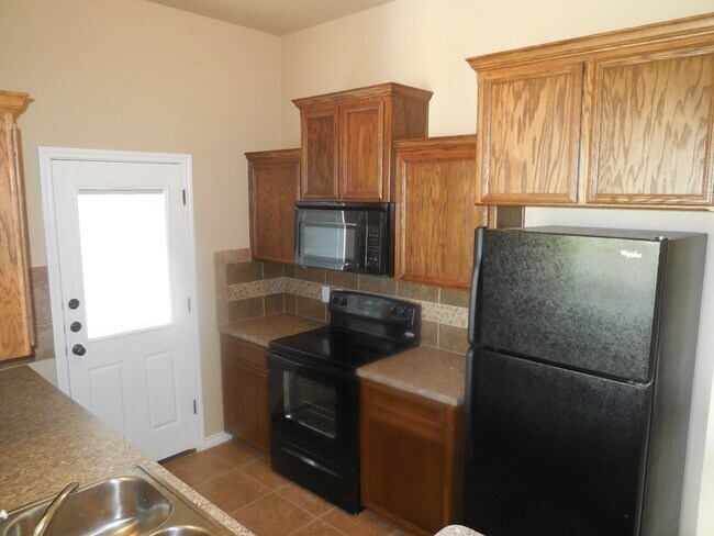 Building Photo - 613 Paseo del Plata Dr