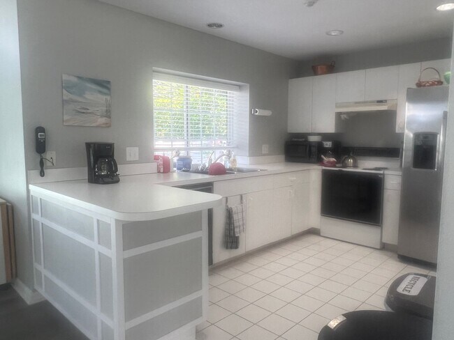 Building Photo - Fabulous Newly available Seasonal Rental i...