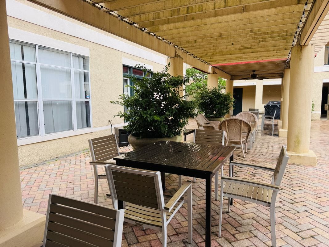 Building Photo - 955 Juniper St NE