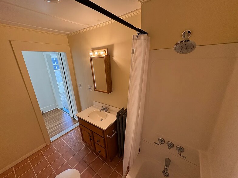 Building Photo - 144 Rumford St