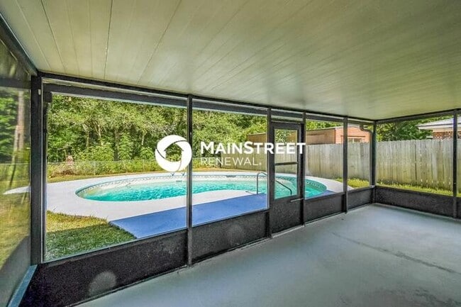 Building Photo - 3 Bedroom Pet-Friendly Home in orange park...