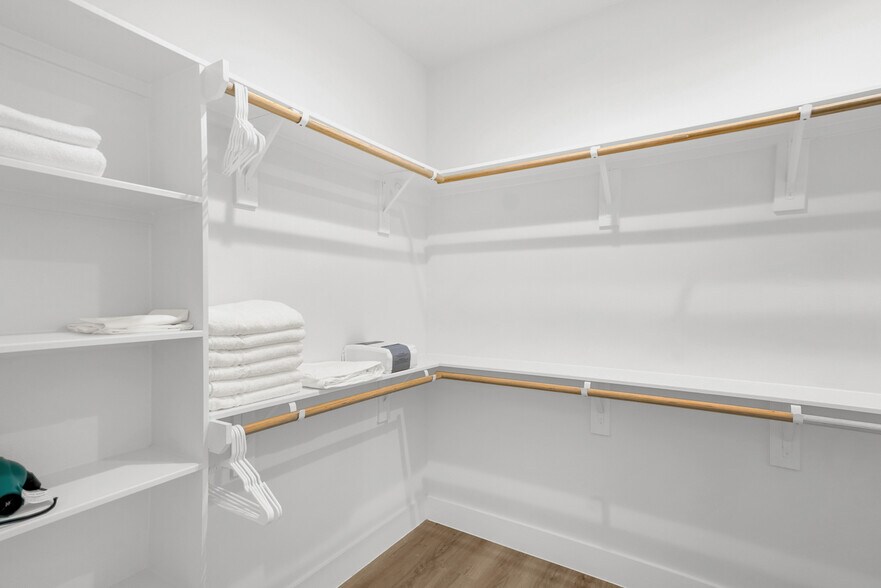 Master closet - 4321 McKinley St