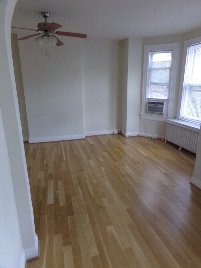 Building Photo - FLOY2107