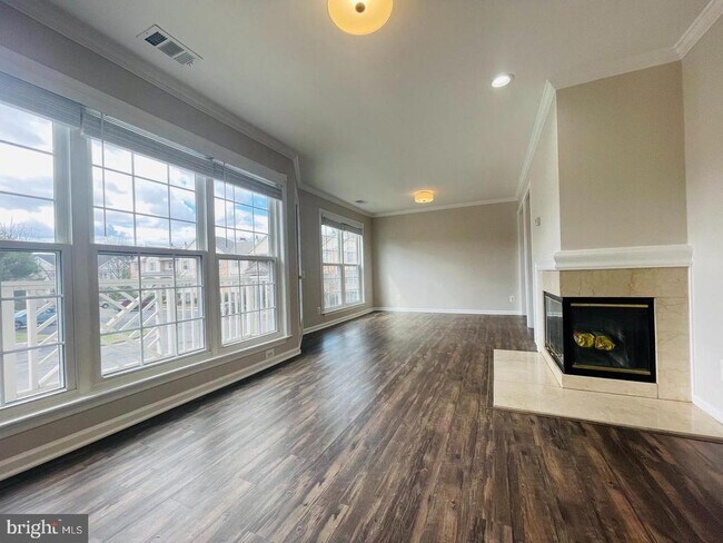 Building Photo - 8069 Stonewall Brigade Ct