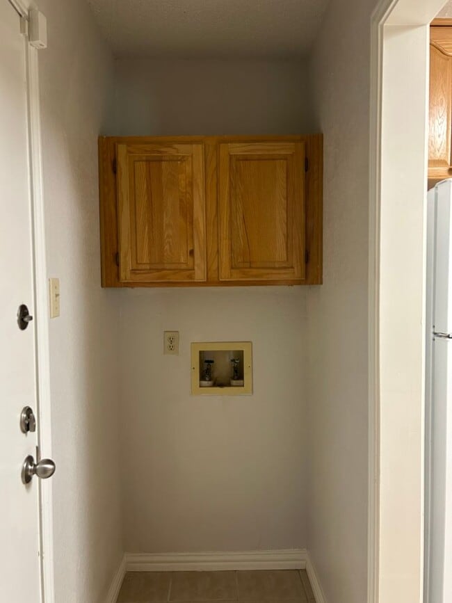 Building Photo - Beautiful 3 Bedroom, 2.5 Bathroom Townhome...