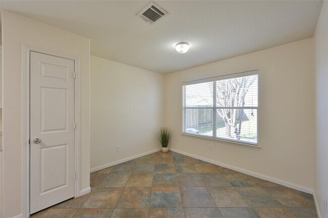 Building Photo - 28927 Rio Grande River Dr