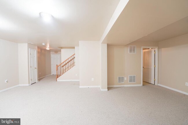 Building Photo - 303 Highland Ridge Ave