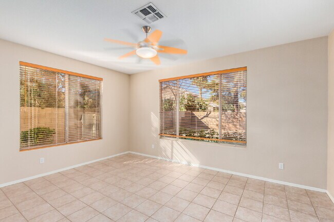 Building Photo - 1462 W. Roadrunner Dr.
