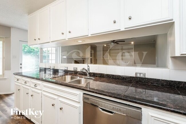 Building Photo - 1424 Wreyhill Dr