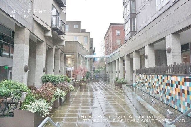 Building Photo - Braeburn Apartment