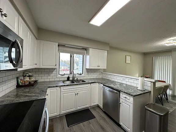 Building Photo - 2013 Mosley St