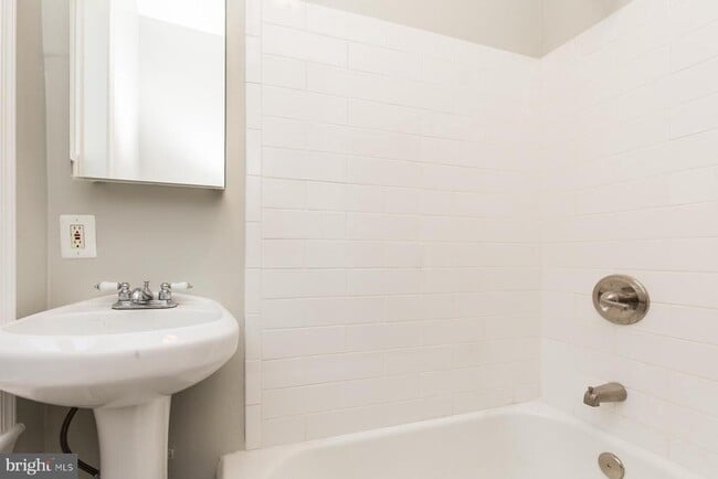 Building Photo - 1510 S Dover St