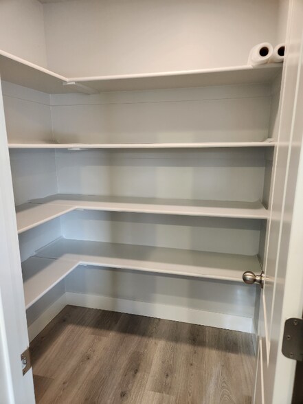 Building Photo - 439 N Hl Vw Dr