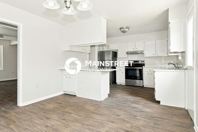 Building Photo - 4 Bedroom Pet-Friendly Home in Bartlett, TN with Main Street Renewal