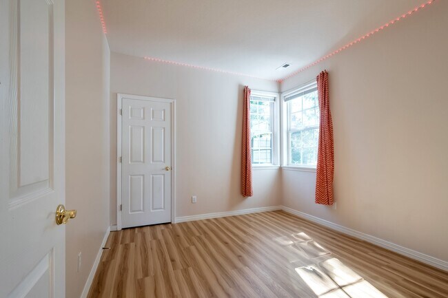 Building Photo - 5392 NW Crady Ln