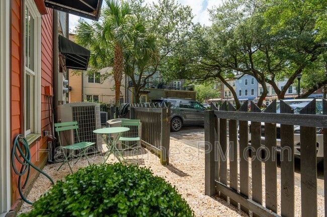 Building Photo - 728 S Shelmore Blvd