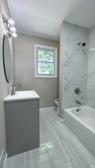 Building Photo - 808 E Main St