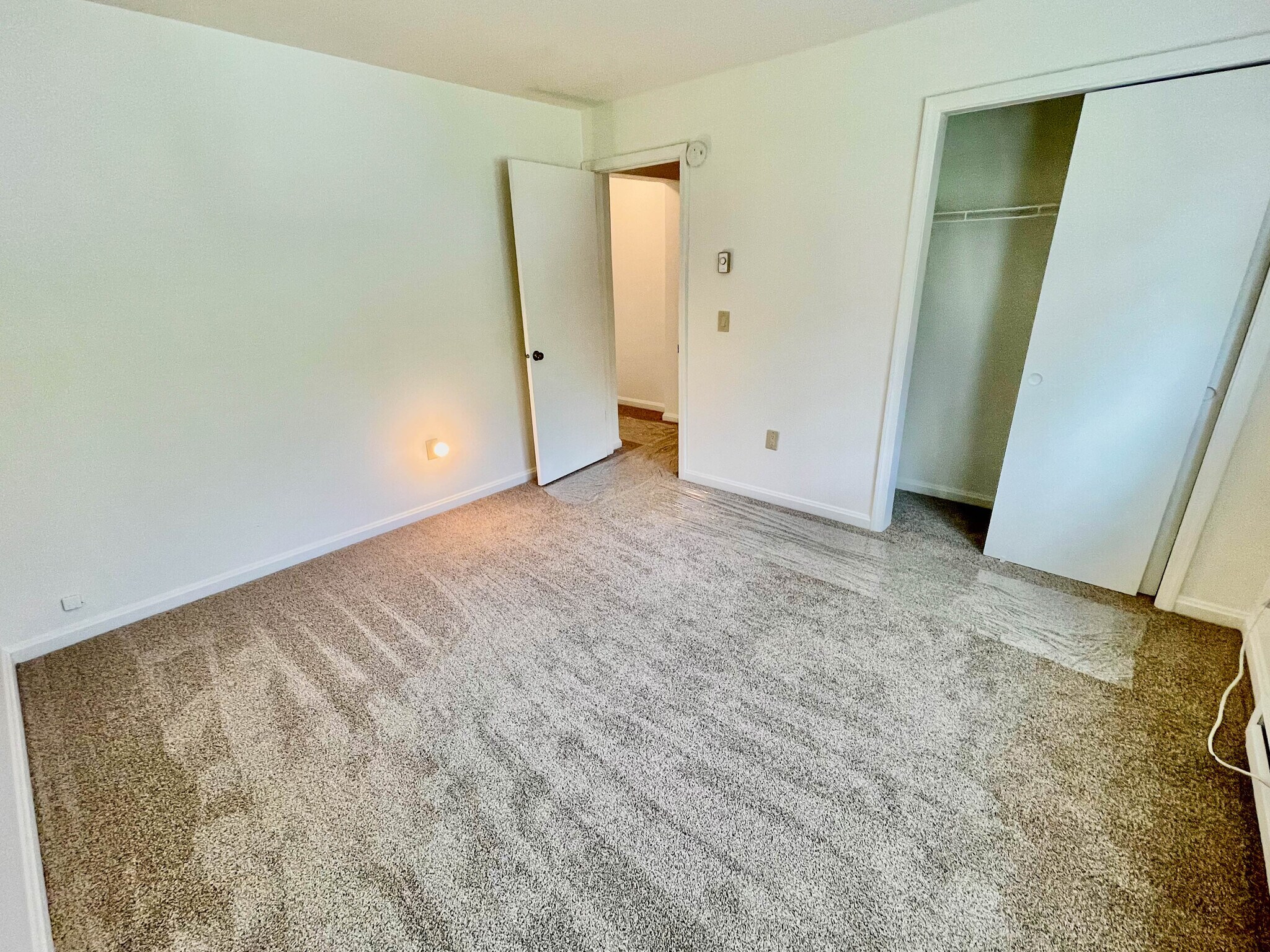 Building Photo - 25 Camelot Ct