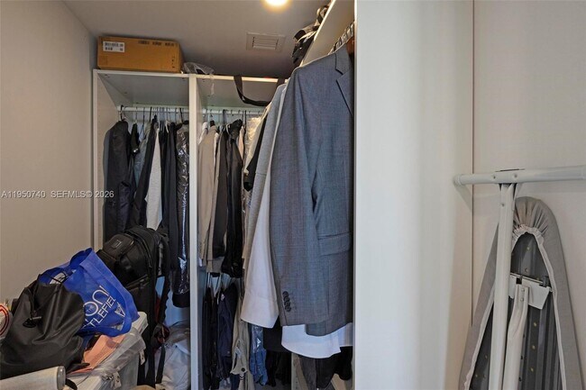 Building Photo - 13800 Highland Dr