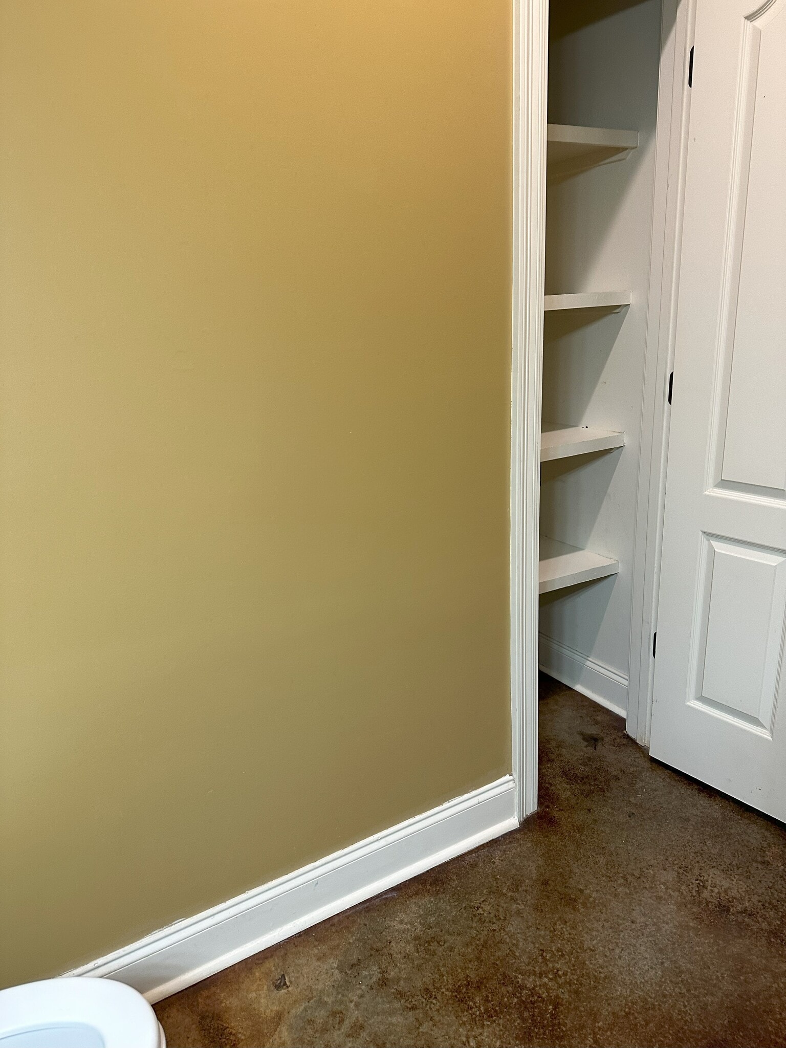 Building Photo - 111 Village Square Dr