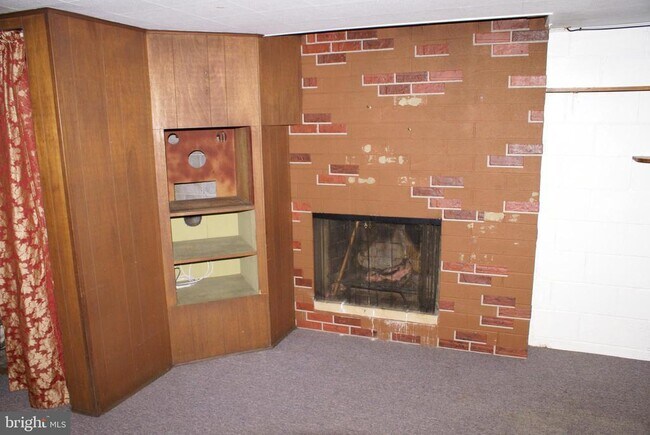 Building Photo - 6056 Lincoln Way W