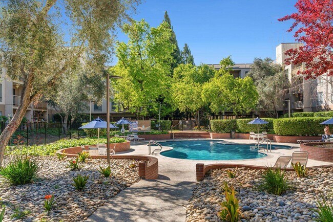 Building Photo - 470 N Civic Dr