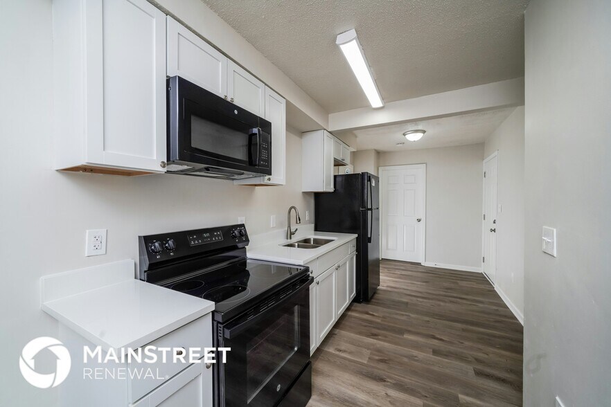 Building Photo - 323 N 43rd St