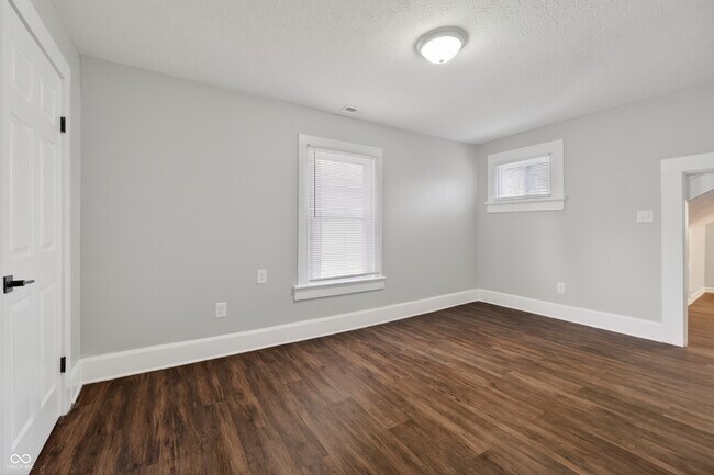 Building Photo - 926 W 32nd St