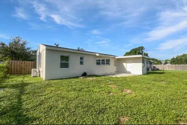 Building Photo - 2421 NW 152nd St