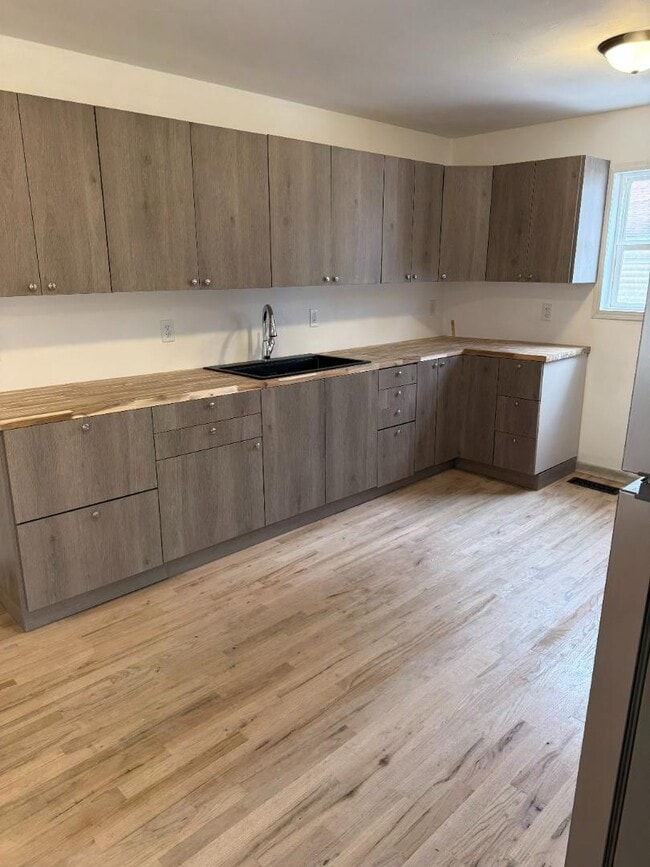 Building Photo - 810 4th St