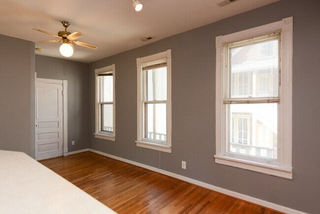 Building Photo - 3113 N Racine Ave