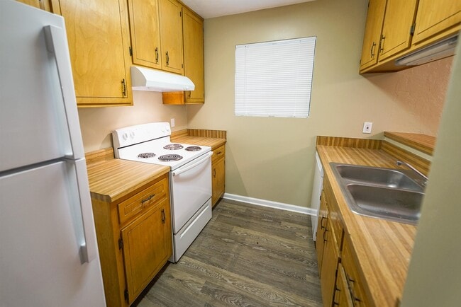 Building Photo - 2380 Hartsfield Way