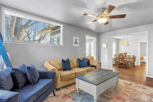 Building Photo - 520 E 17th Ave