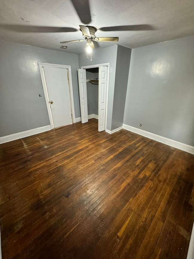 Building Photo - Roomy 3 bed 1 bath House in the Southside!