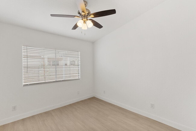 Building Photo - 6825 N 81st Ln