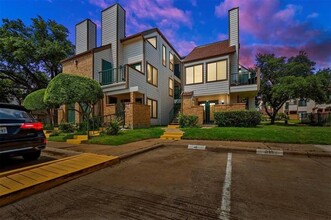 Building Photo - 2309 Balsam Dr