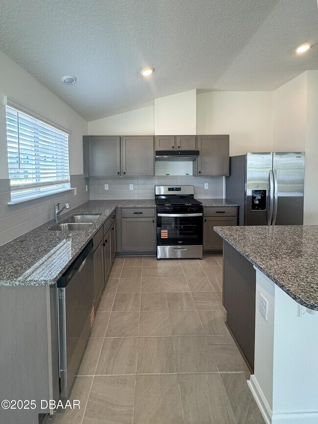 Building Photo - 55 Signet Cir