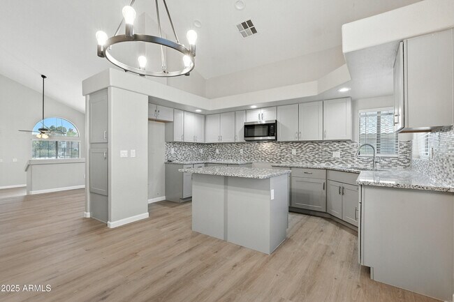 Building Photo - 6412 N 78th Ln